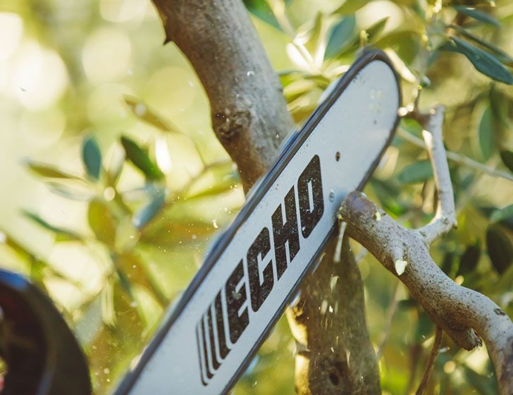 Tool-less fuel cap opening. Tool-less fuel cap opening.